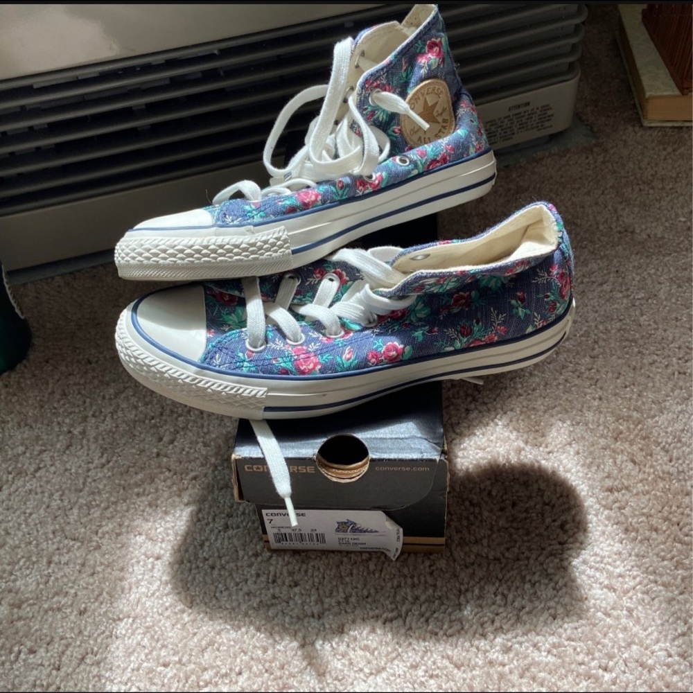 Floral Converse